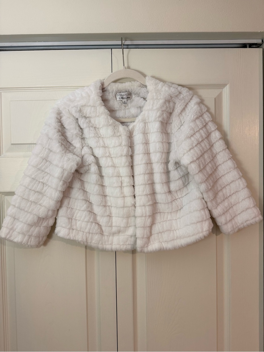 Signature by Robbie Bee Women’s White Faux Fur Jacket